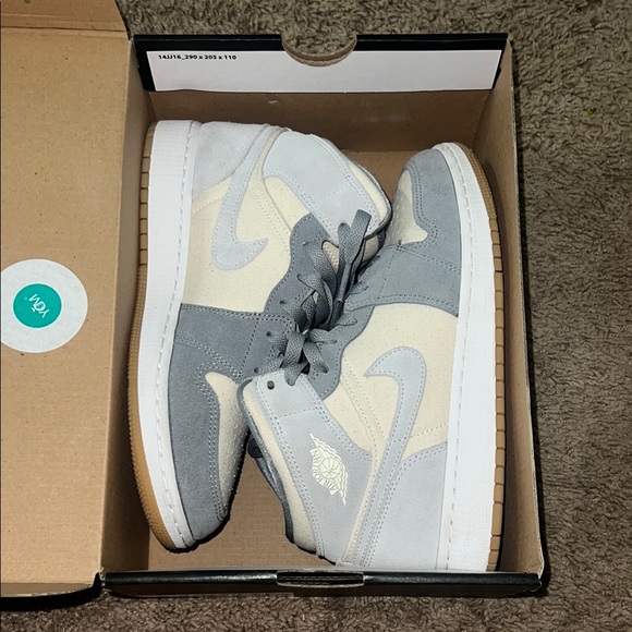 Jordan Kids Sneakers in Gray and Cream